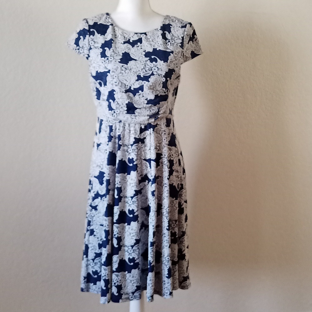 Petite short sleeve floral dress